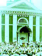 19 августа 1990г. Первая после возвращения Литургия совершается у врат собора
